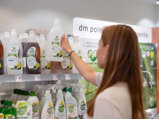 dm drogerie markt_dm slovenija_dm prodajalna_sodelavke