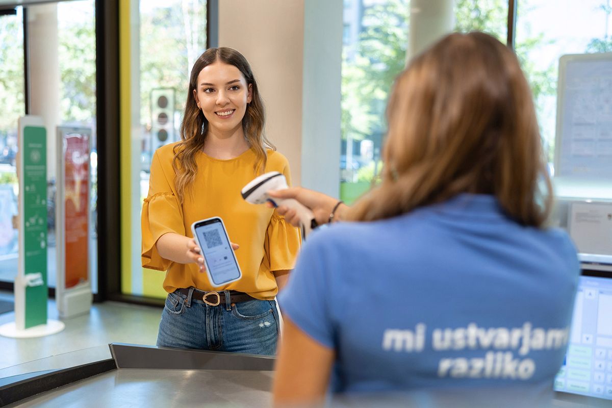 dm drogerie markt_dm slovenija_dm prodajalna_sodelavke