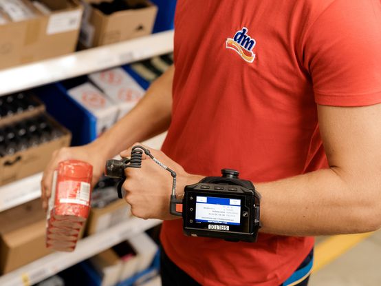 dm slovenija_dm drogerie markt slovenija_notranja logistika_dm skladišče_delo v skladišču