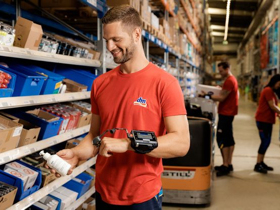 dm slovenija_dm drogerie markt slovenija_delo v skladišču_dm sodelavec