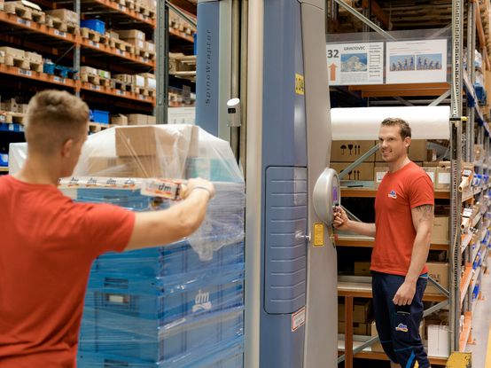 dm slovenija_dm drogerie markt slovenija_logistika_sodelavci skladišča_delo v skladišču