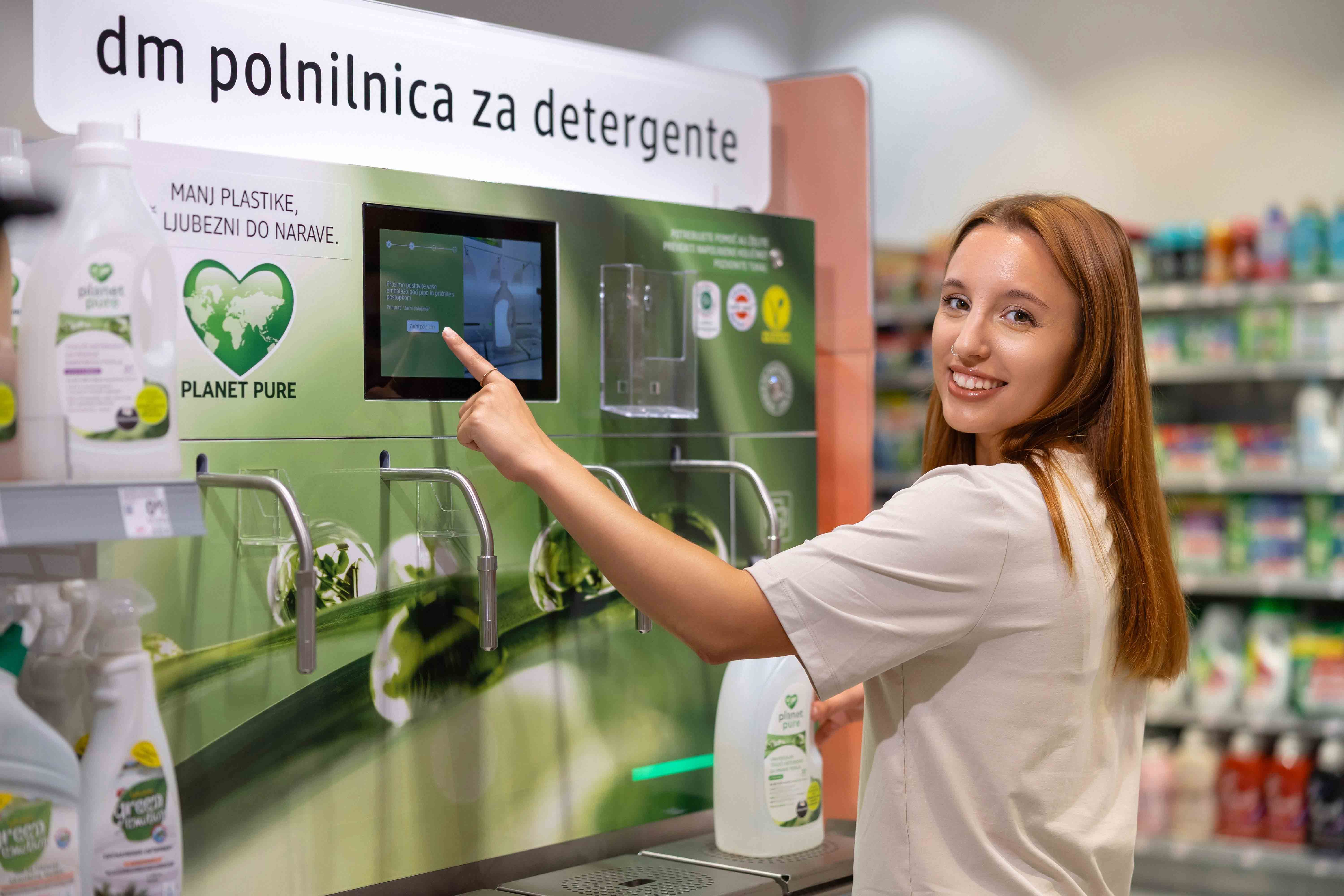 dm slovenija_dm drogerie markt slovenija_sodelavka v dm poslovalnici